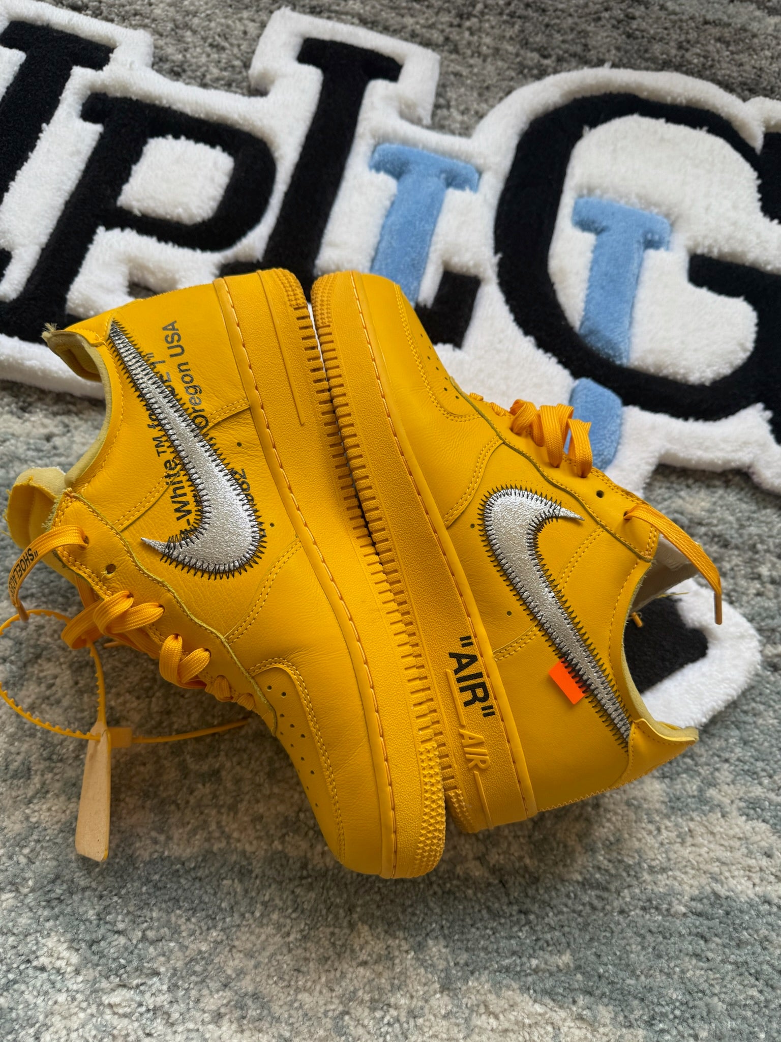 NIKE OFF WHITE FORCES UNIVERSITY GOLD